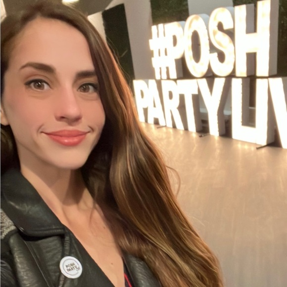 Meet your Posher, Jess! - Picture 2 of 3